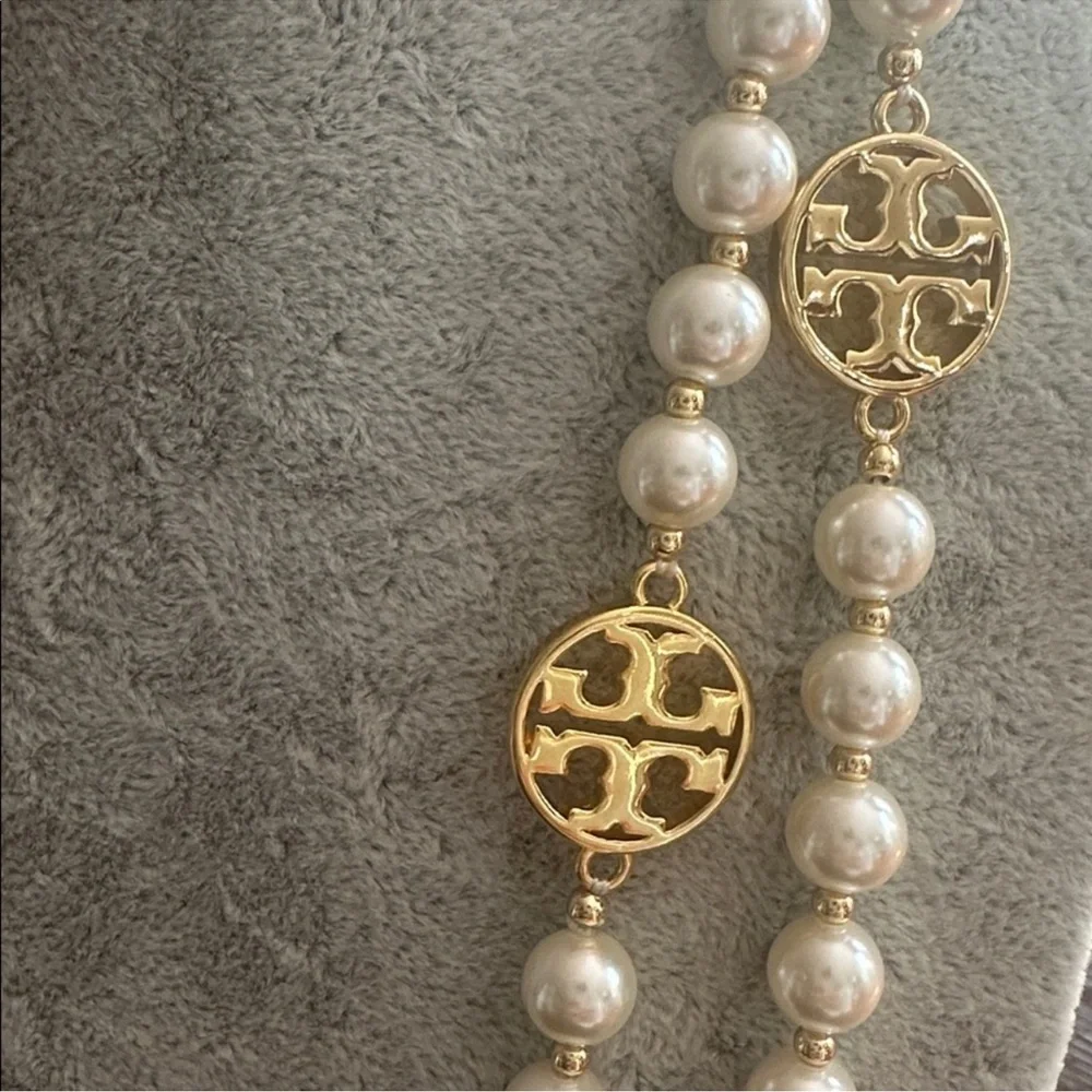 Tory Burch single strand Evie small beads pearl logo long necklace $198 NWT